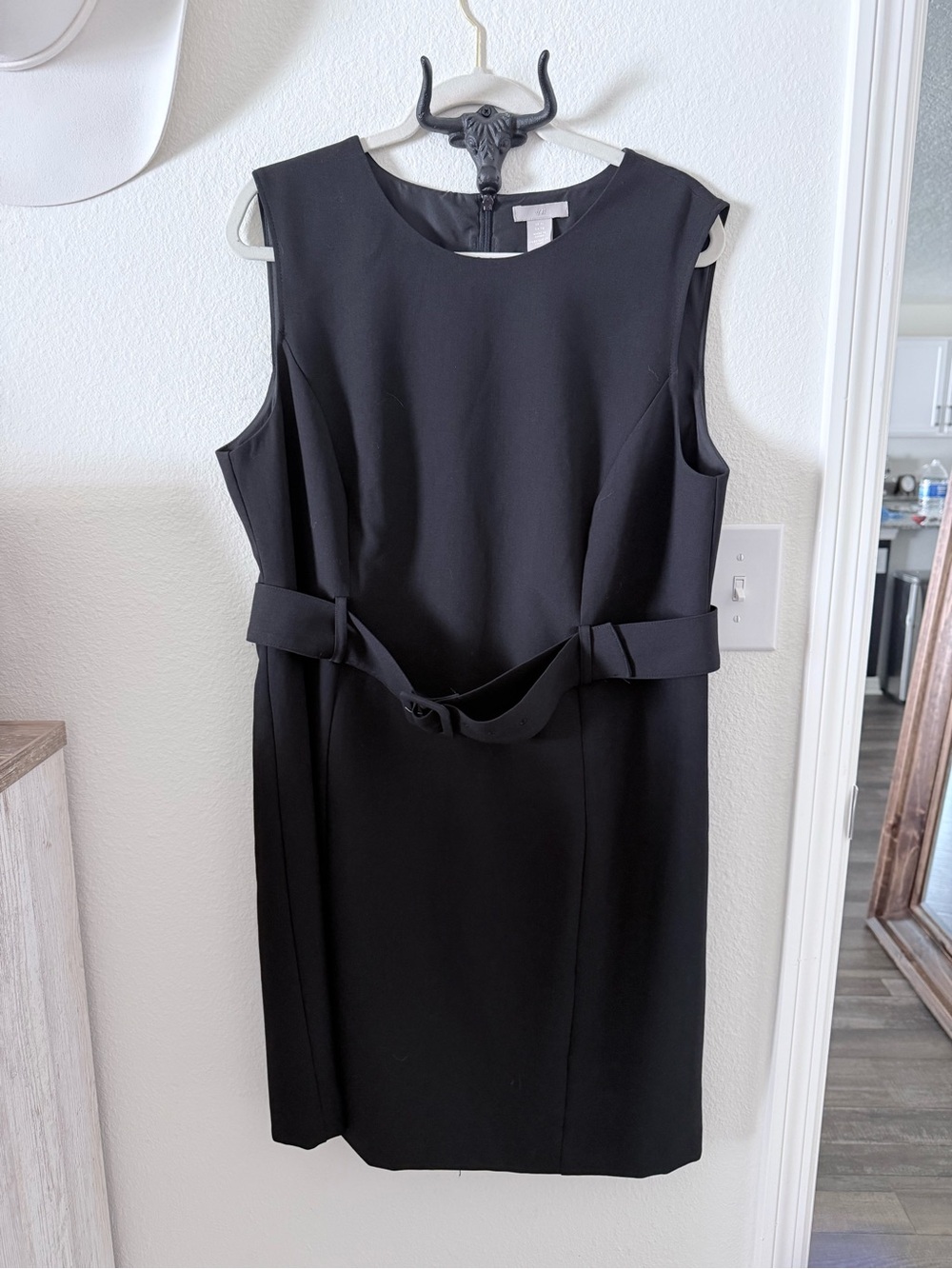H&M Black Sleeveless Belted Sheath Dress